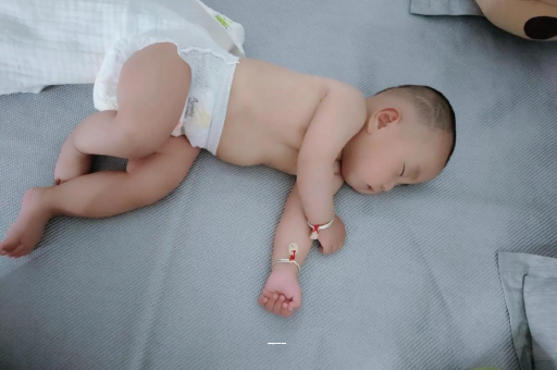 阳江宝宝拉屎有黑色颗粒